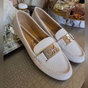 Calvin Klein Off-White Loafers Size 8